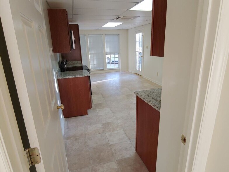 Building Photo - 103 Thornewood Dr