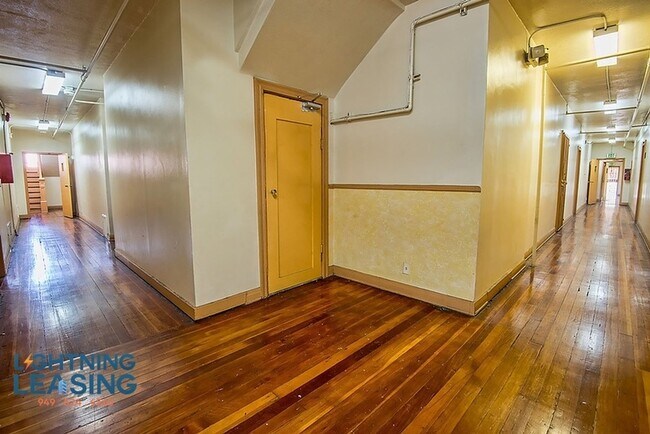 Building Photo - 1056 Normandie Ave