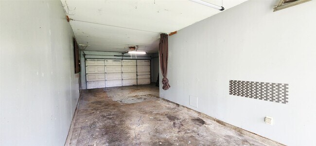Building Photo - 213 Mango St