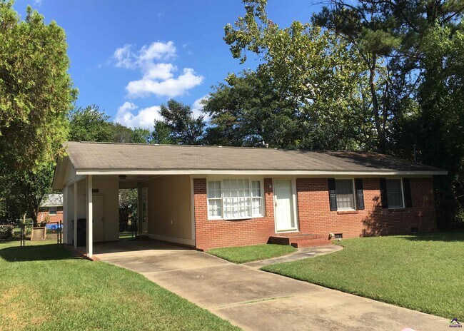 Primary Photo - 104 Merlin St