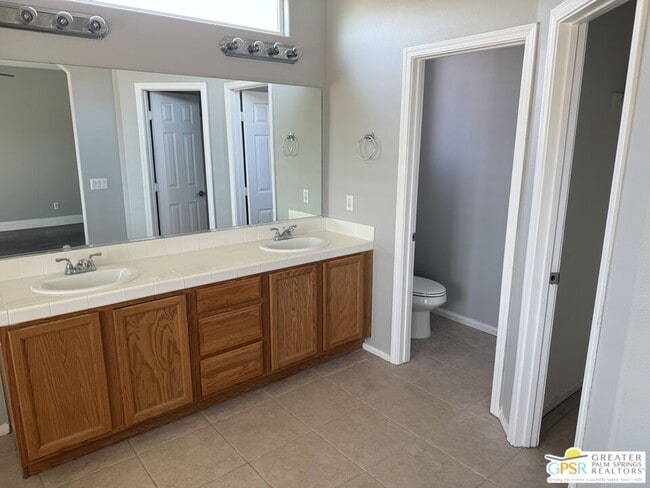 Building Photo - 12385 Sumac Dr