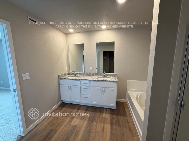 Building Photo - 957 Cascade Falls St