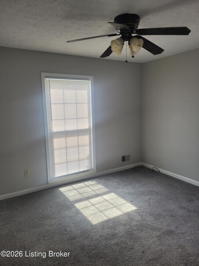 Building Photo - 304 S Evergreen Rd