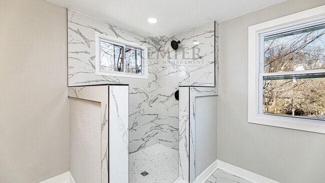 Building Photo - 7509 Lamar Ave