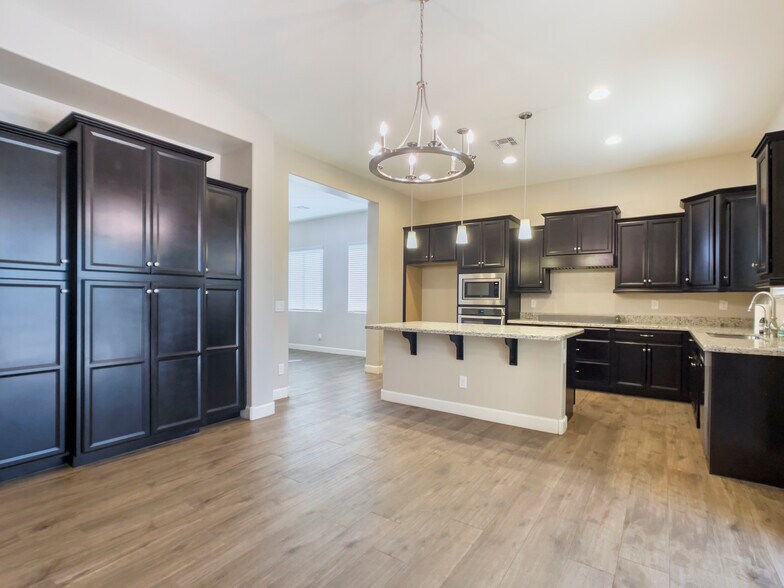 Kitchen and Cupboard - 5132 S Centric Way