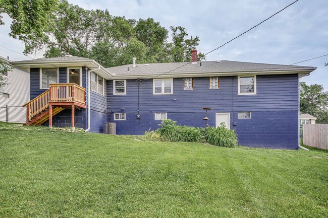 Building Photo - 7071 Izard St