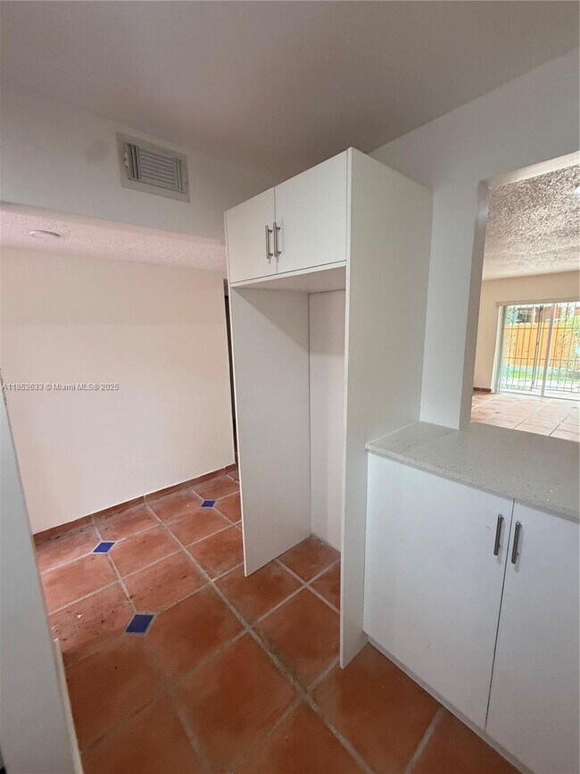 Building Photo - 2313 W 60th St