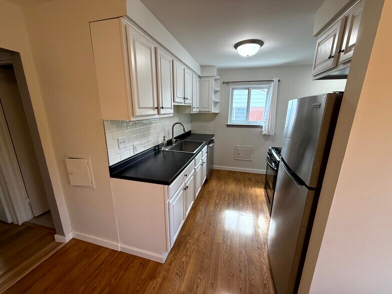 Building Photo - 30915 Beechnut St