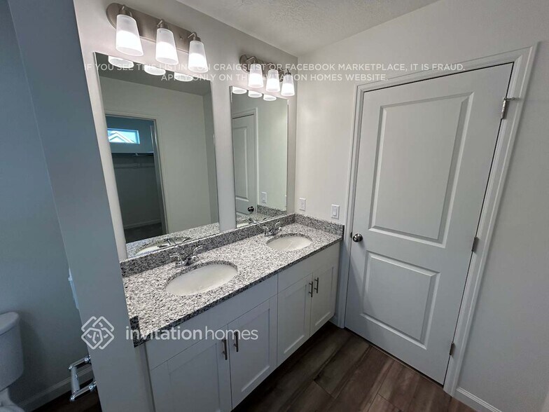 Building Photo - 328 N Broadway Dr