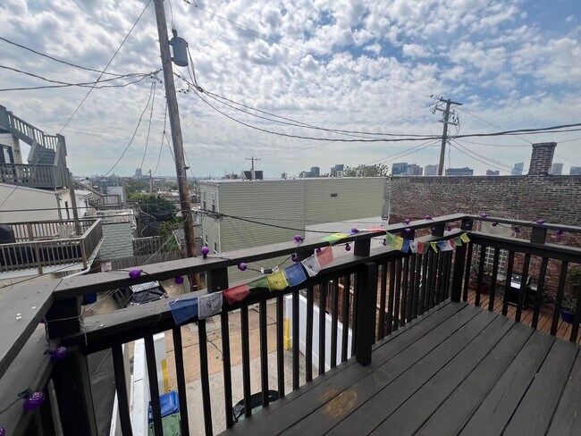 Building Photo - 1923 E Pratt St