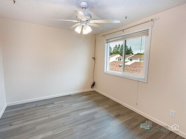 Building Photo - 1-MONTH FREE SPECIAL! Inviting 2-Bedroom, 2.5 Bathroom Home in Gresham