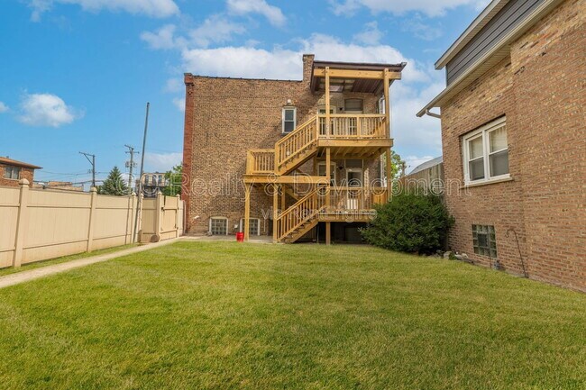 Building Photo - 3517 S Lituanica Ave