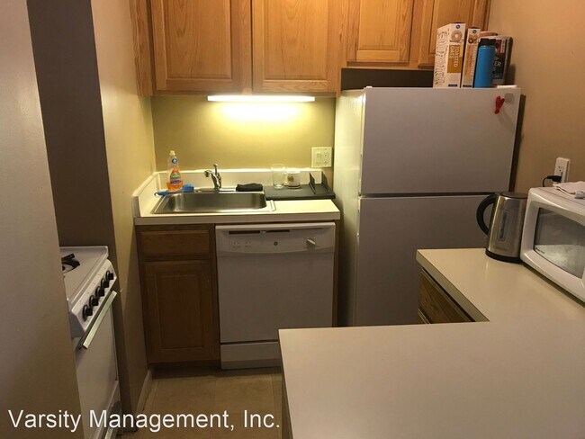 Building Photo - 1 br, 1 bath Apartment - 801 W. Madison 80...
