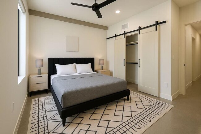 Building Photo - 400 S Main St