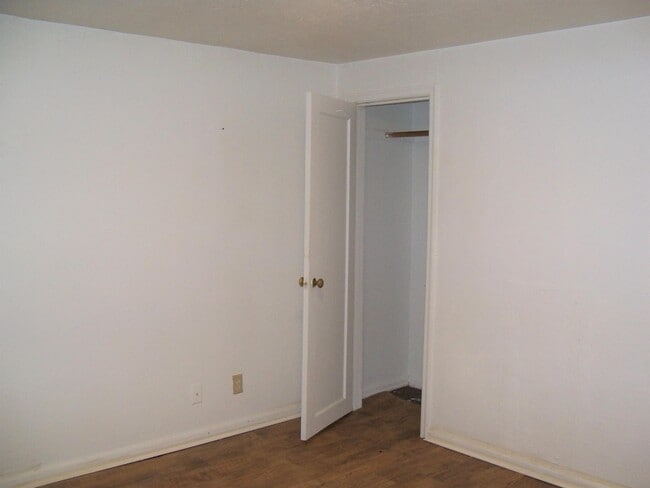 Building Photo - 612 8th St W