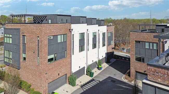 Building Photo - 1207 Chelsea Cir NW
