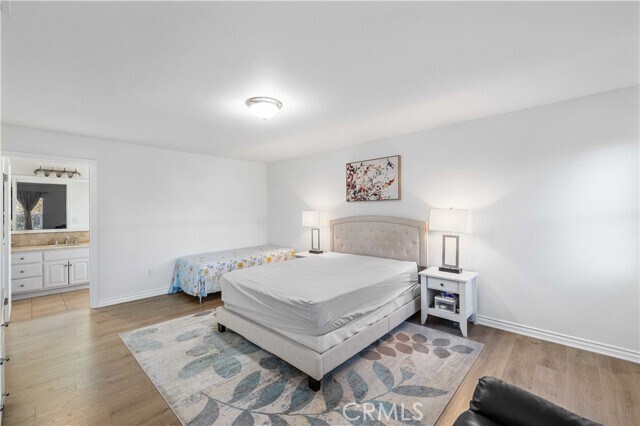 Building Photo - 1046 W 253rd St