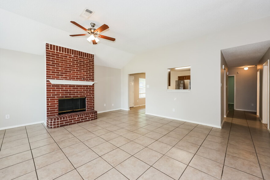 Building Photo - 1223 Reeves Ln