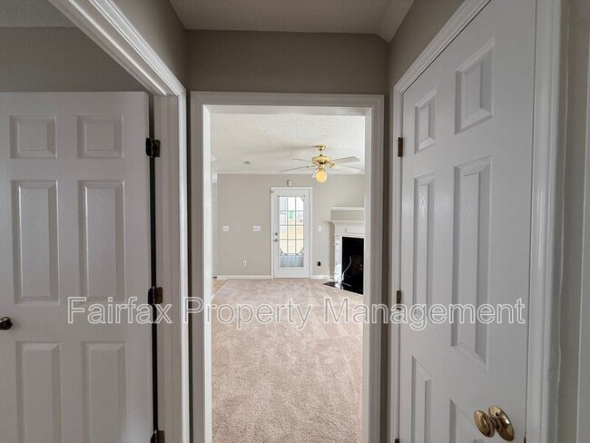 Building Photo - 2508 Lilymount Dr