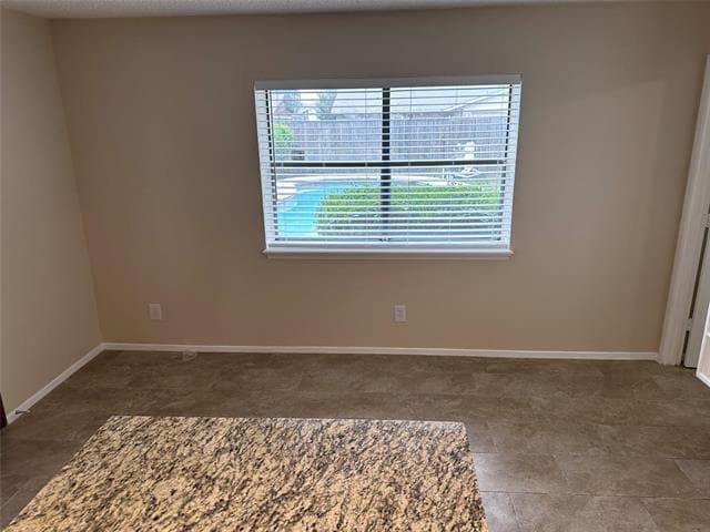 Building Photo - 2005 Glencrest Ln