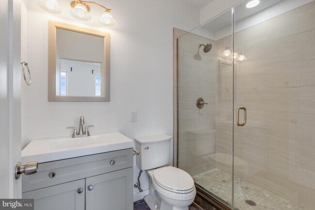 Building Photo - 2045 Trenton Ave