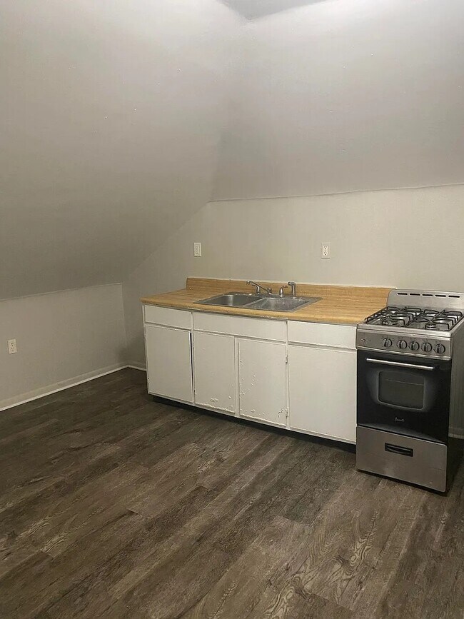 Building Photo - 971 Purcell Ave