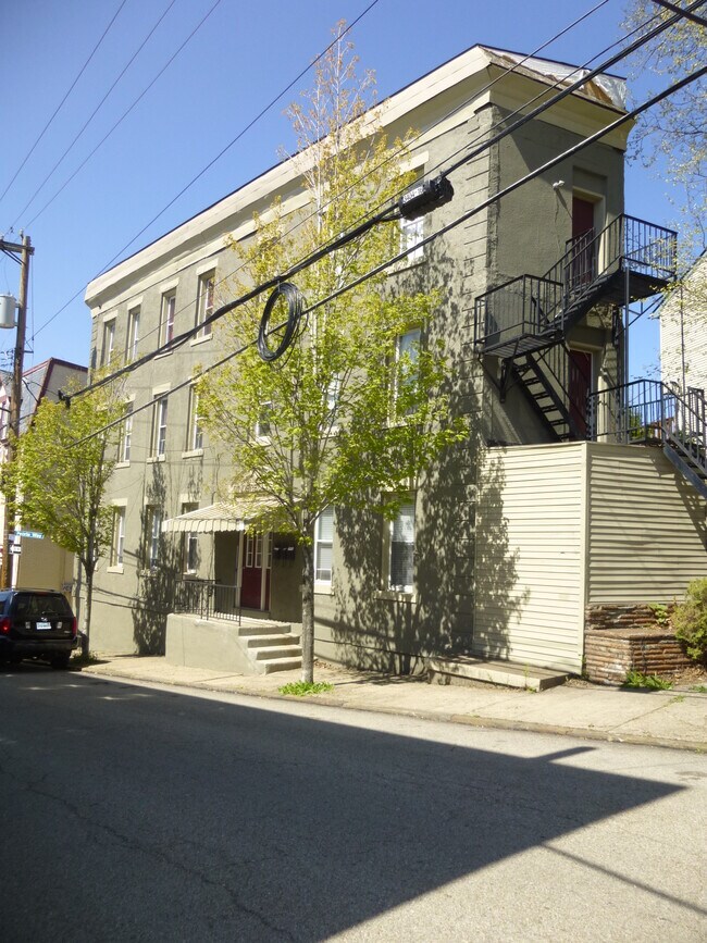 Building Photo - 263 37th St
