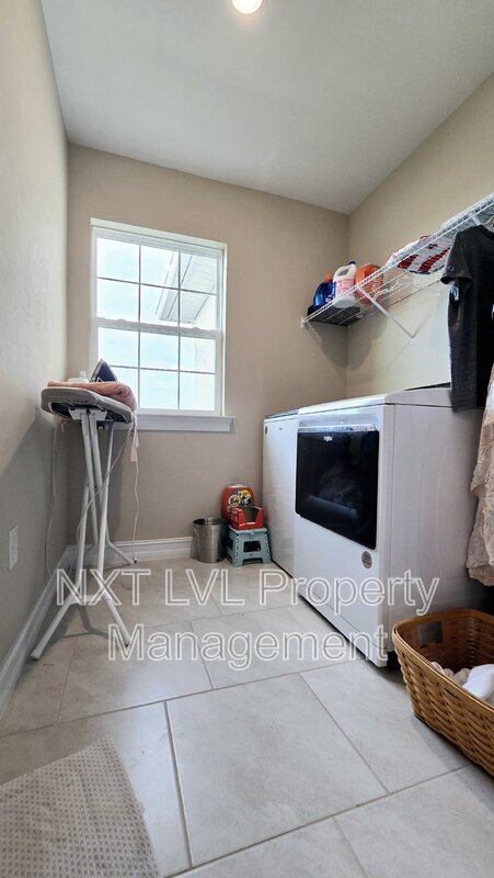 Building Photo - 804 Heather Lk Ave