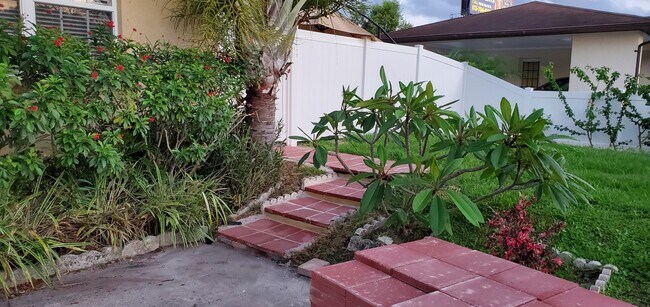 Building Photo - 5811 Crystal Rd