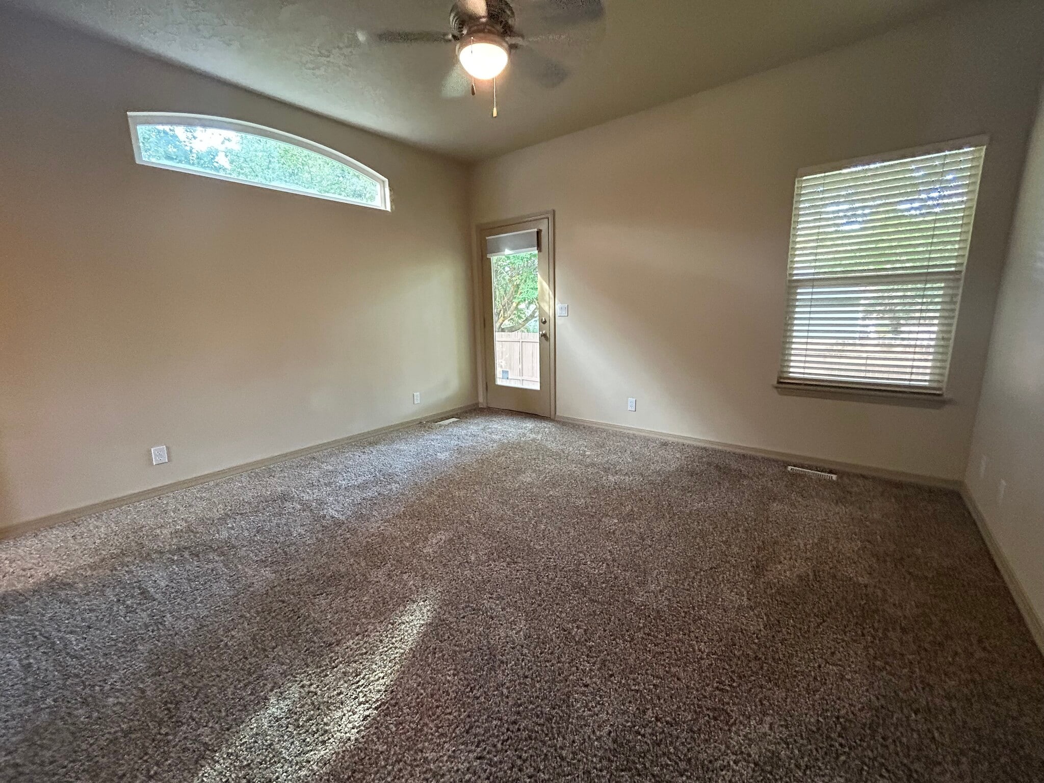 Building Photo - 10485 N Bridle Way