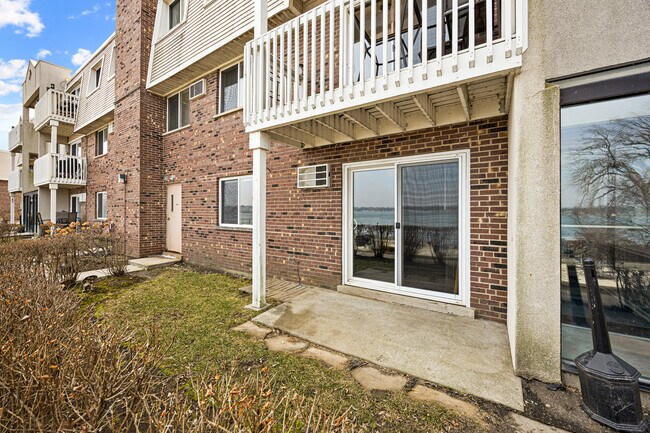 Building Photo - 155 E Mill St