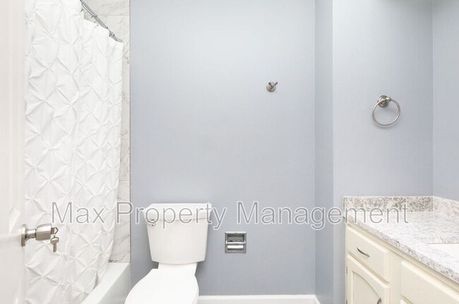 Building Photo - 2400 Rocklyn Dr