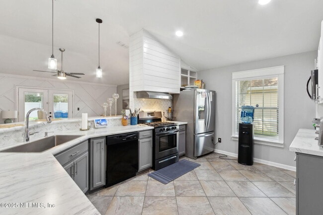 Building Photo - 1658 Hudderfield Cir W