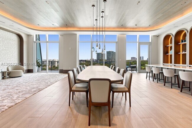 Building Photo - 2411 Laguna Cir