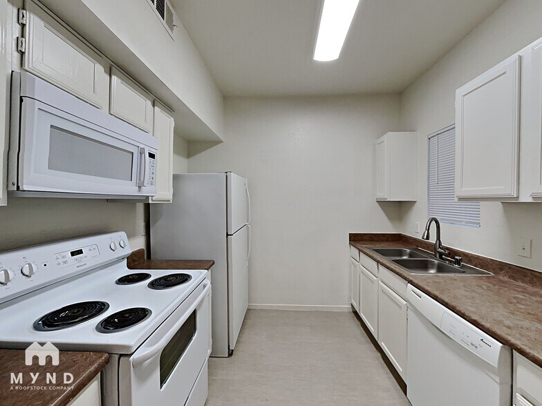 Building Photo - 9620 W Russell Rd