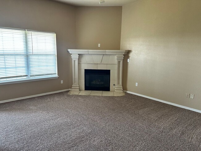 Building Photo - Beautiful home located in the Waterstone area! NO PETS!