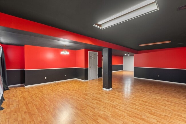 Building Photo - 1620 Dahlia Ct