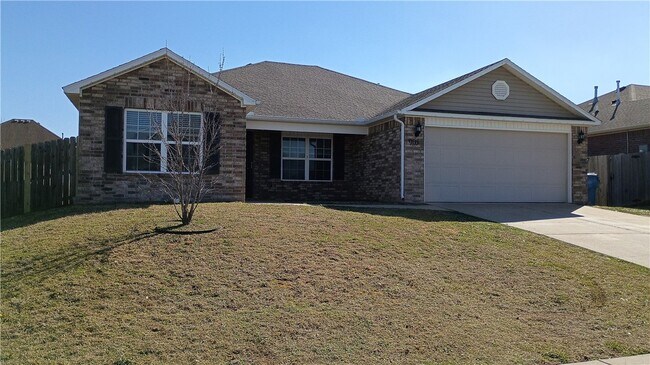 Building Photo - 905 SW Loudon Dr