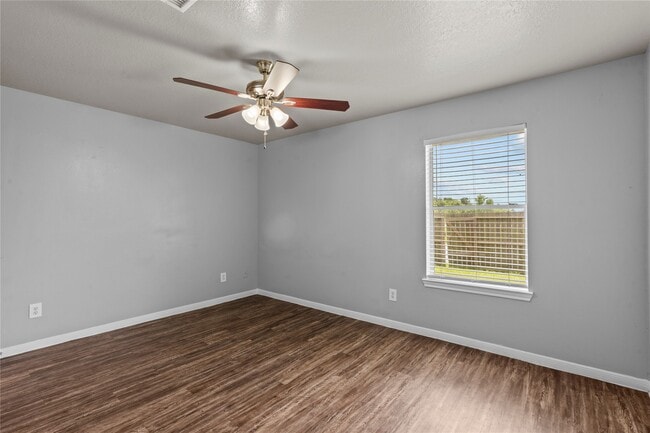 Building Photo - 113 Green Isle Ave