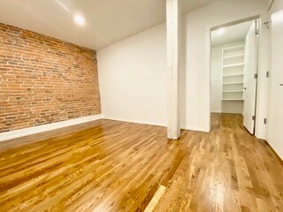 Building Photo - 112 SE 4th St