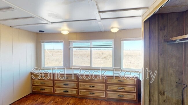 Building Photo - 9815 N Log Rd