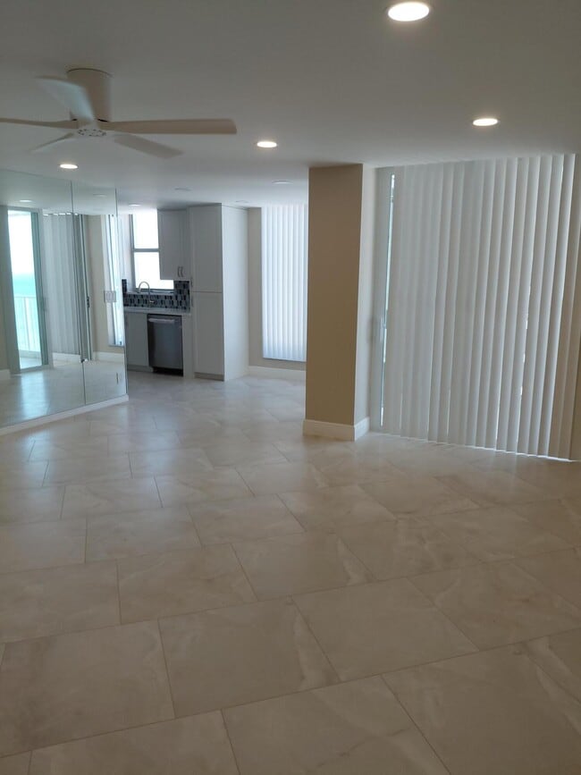 Building Photo - 1010 S Ocean Blvd