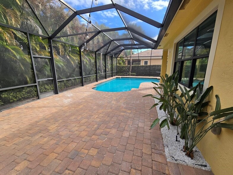 Building Photo - 2095 NW Diamond Creek Way