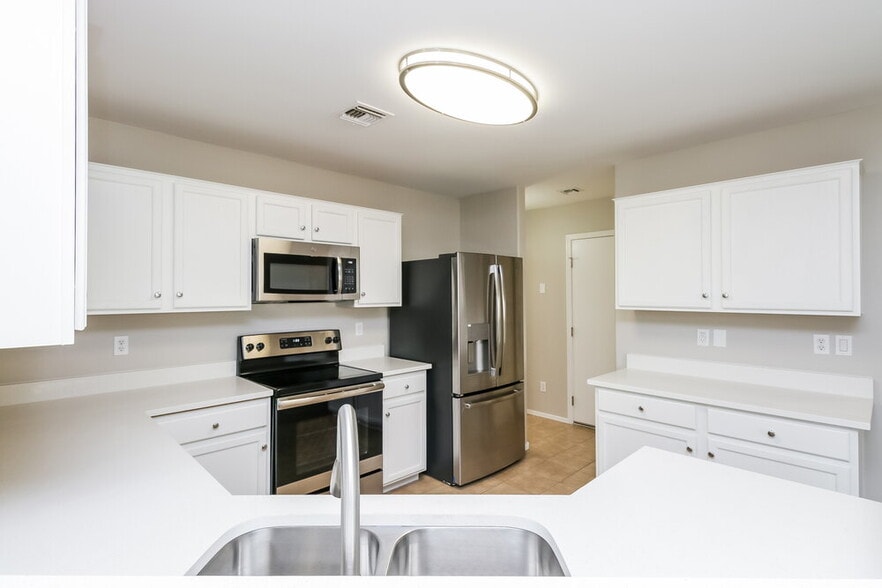 Building Photo - 38059 N Carolina Ave