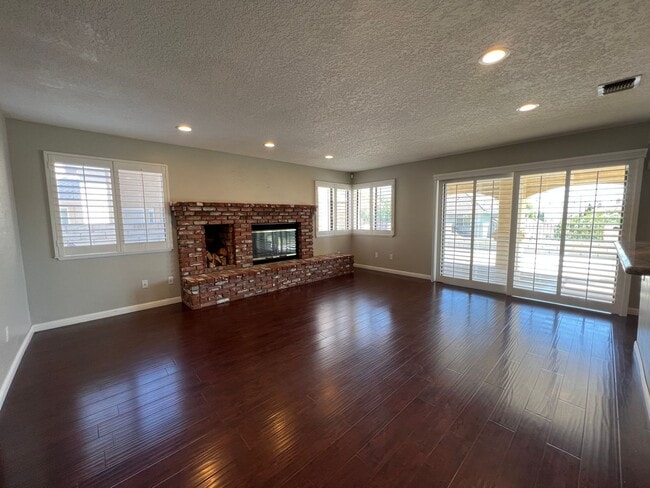 Building Photo - Spring Valley Lake Home