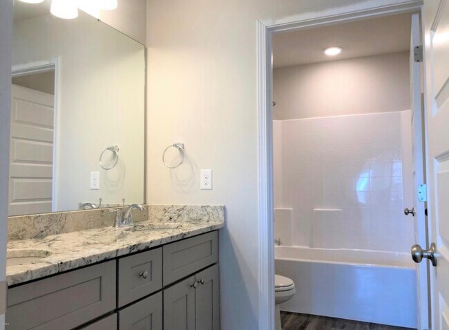 Building Photo - 9050 Bellewood Pl