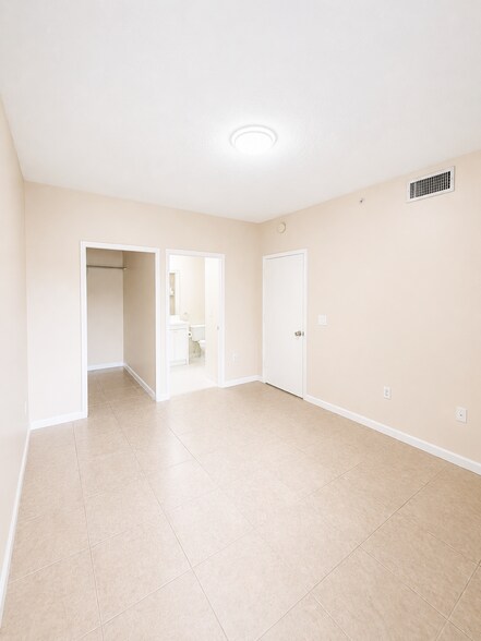 Building Photo - 6670 NW 114th Ave