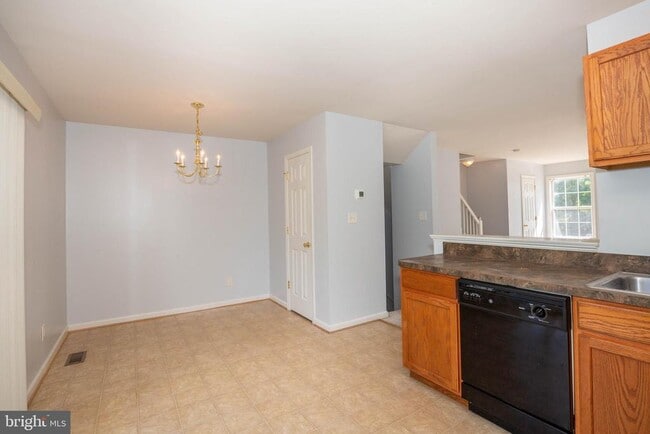 Building Photo - 128 Pony Cir