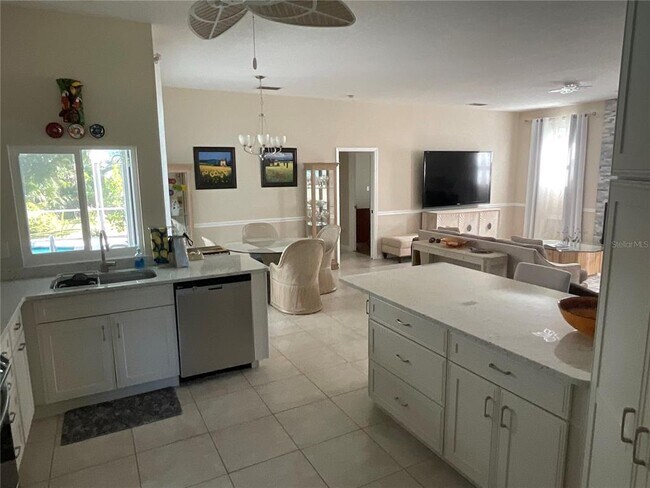 Building Photo - 1088 Hoover Cir