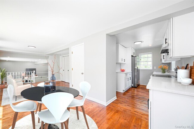 Building Photo - 12 State Line Rd